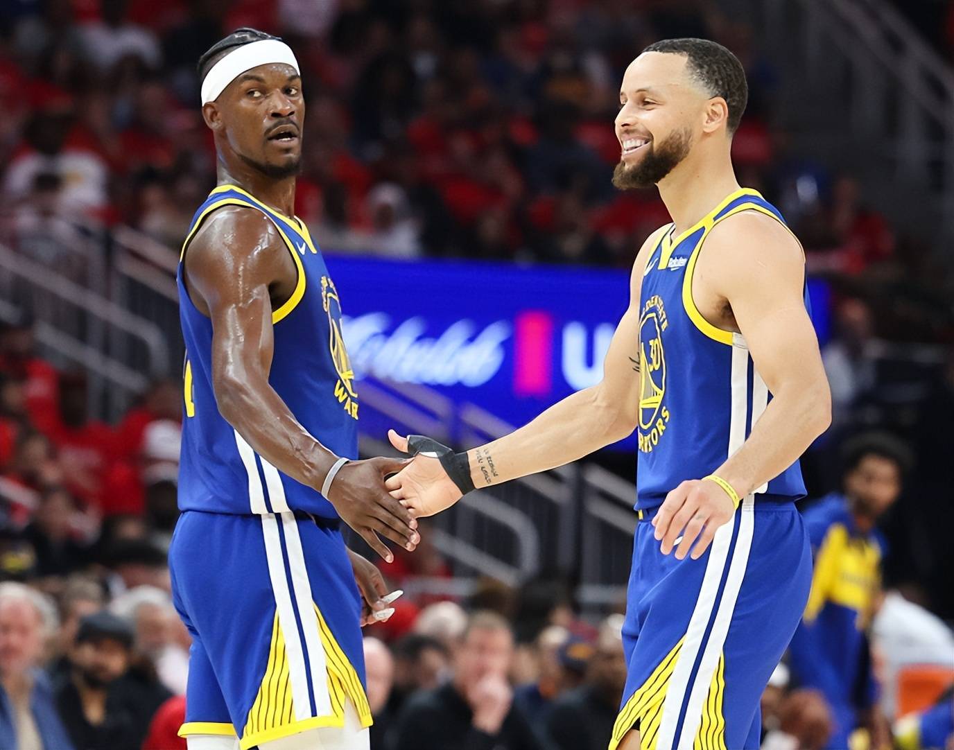 九游娱乐官方网站-库里重返赛场，比赛局势复杂首场状态出色，G2观众沸腾！赛场气氛高涨的简单介绍